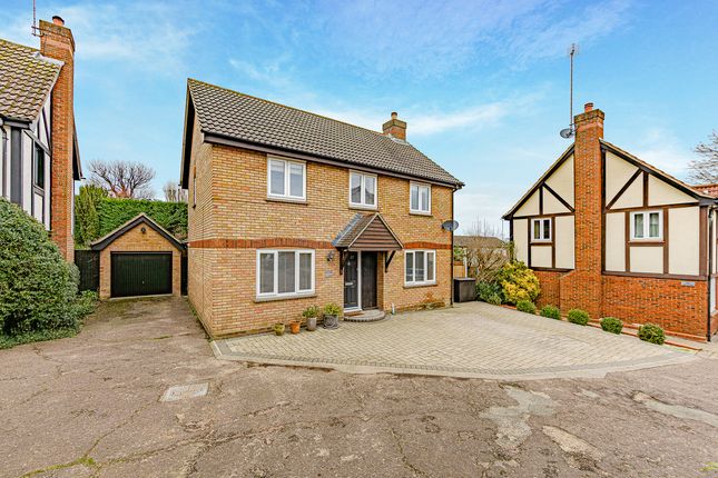 4 bed property, in Larkin Close, £675,000