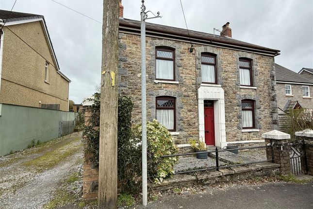 3 bed property, in Heol Bryngwili, £194,950