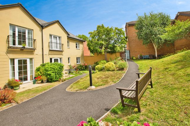 1 bed property, in South Street, £45,000