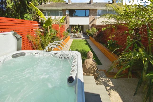 4 bed property, in Burling Terrace, £500,000