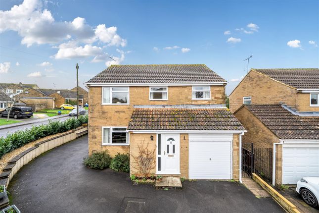 4 bed property, in Orchard Walk, £400,000