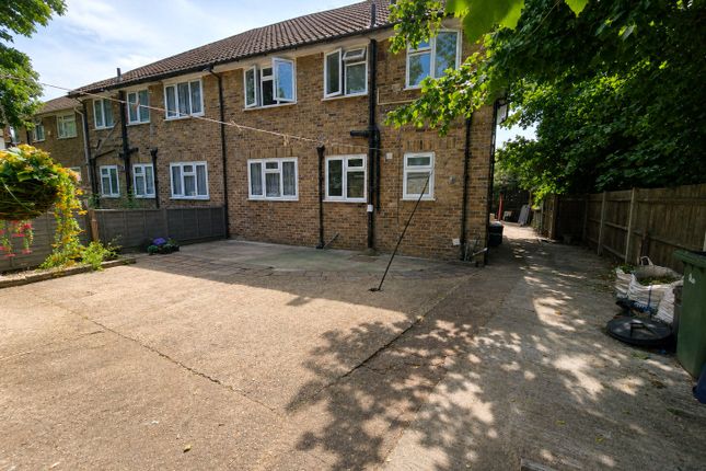 2 bed property, in Packet Boat Lane, £350,000