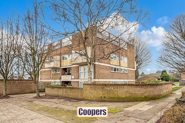 1 bed property, in John Of Gaunt House, £90,000