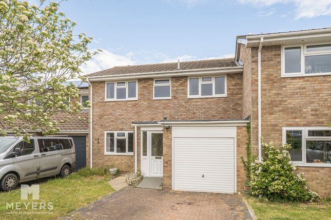 4 bed property, in Hillside Road, £325,000