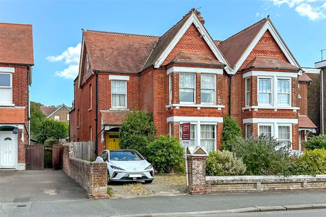5 bed property, in Beach Road, £575,000