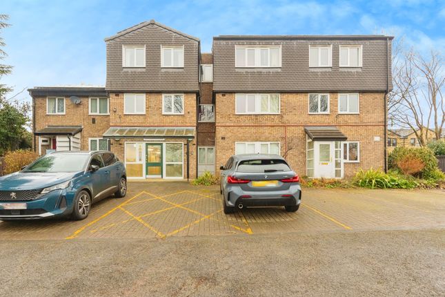 1 bed property, in Quarry Road, £80,000