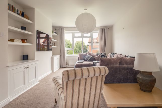 3 bed property, in The Drive, £225,000