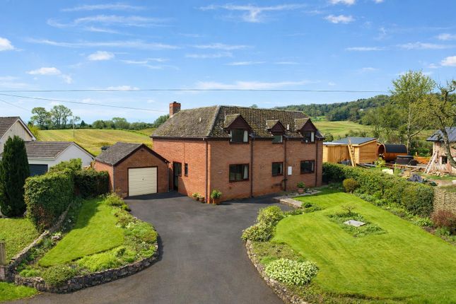 3 bed property, in Llynclys, £375,000