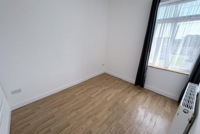 2 bed property, in Anchor Road, £122,500