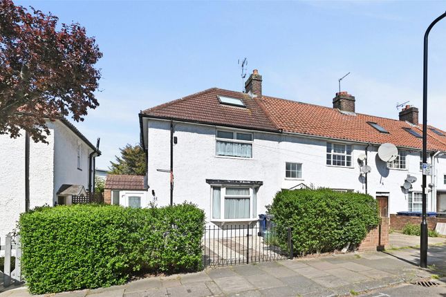 3 bed property, in Saxon Drive, £700,000