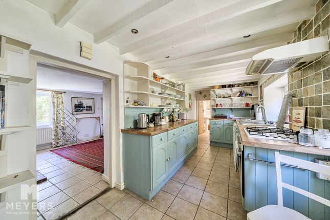 4 bed property, in Wetherby Close, £600,000