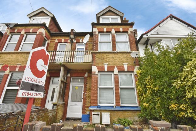 3 bed property, in Arundel Road, £200,000