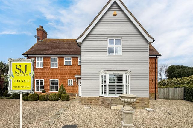 5 bed property, in St. Peter's Court, £799,995