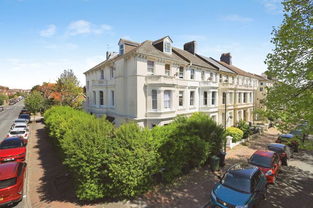 1 bed property, in Upperton Gardens, £150,000