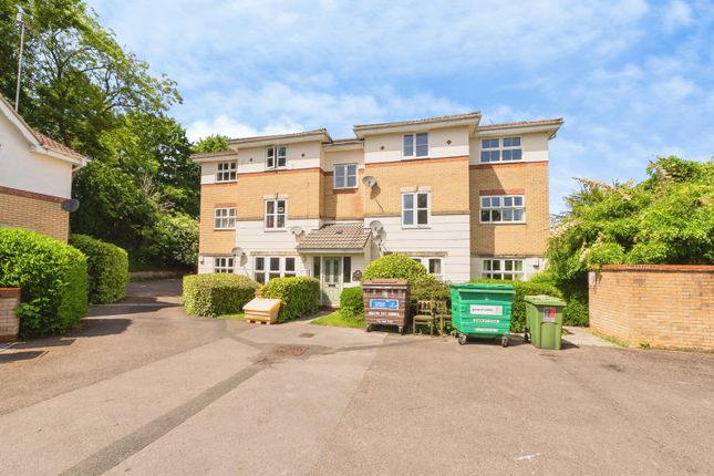 2 bed property, in De La Warre Court, £189,900