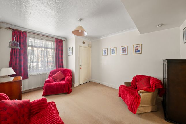 2 bed property, in George Street, £450,000