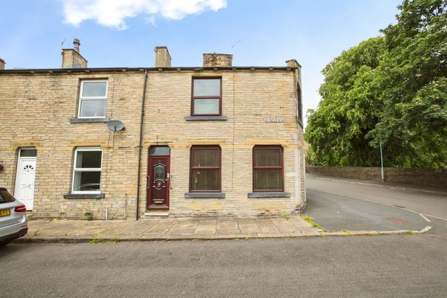 2 bed property, in St. Pauls Road, £90,000