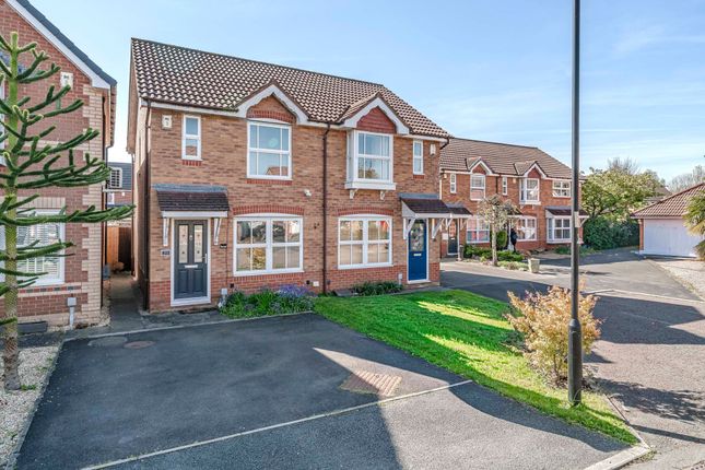 2 bed property, in Mile Stone Meadow, £199,995