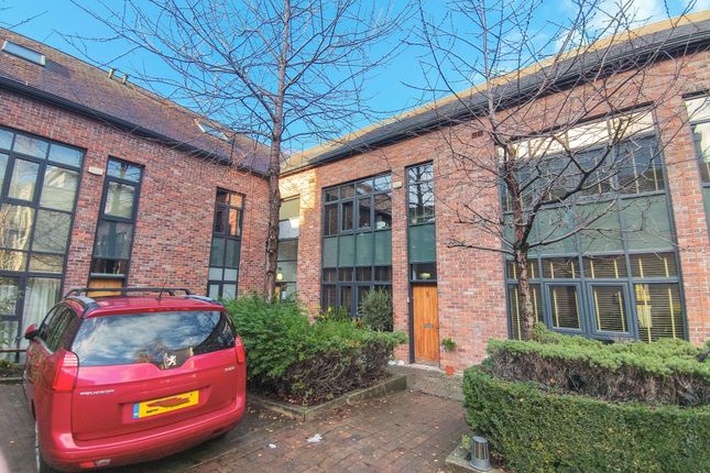 2 bed property, in City Road, £124,000