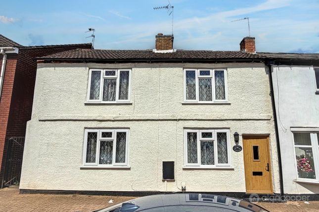 2 bed property, in Chequer Street, £210,000
