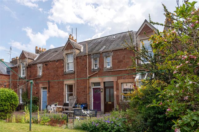1 bed property, in 26 Melbourne Place, £225,000