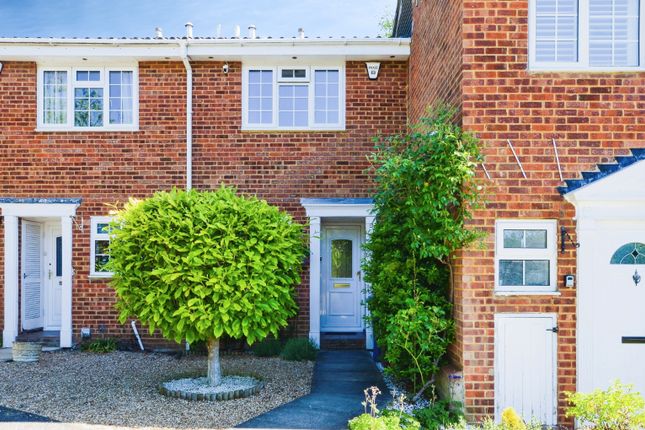 2 bed property, in Willows Close, £550,000