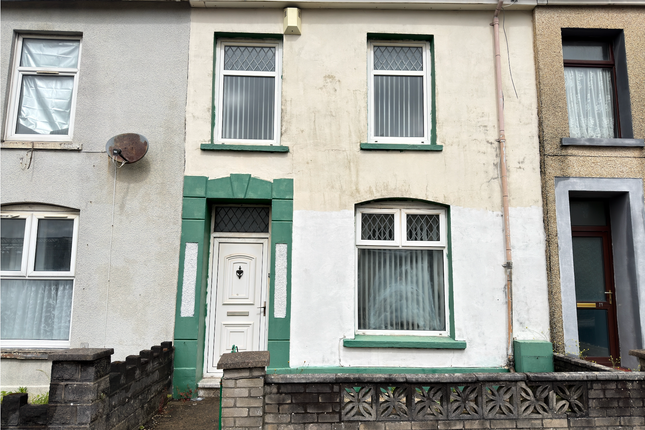 2 bed property, in Fron Terrace, £99,995