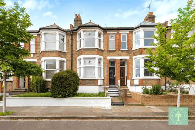3 bed property, in Glebe Road, £700,000