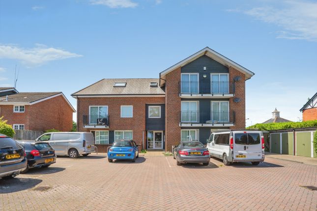 2 bed property, in London Road, £240,000