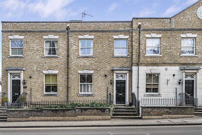 3 bed property, in Youngs Mews, £685,000