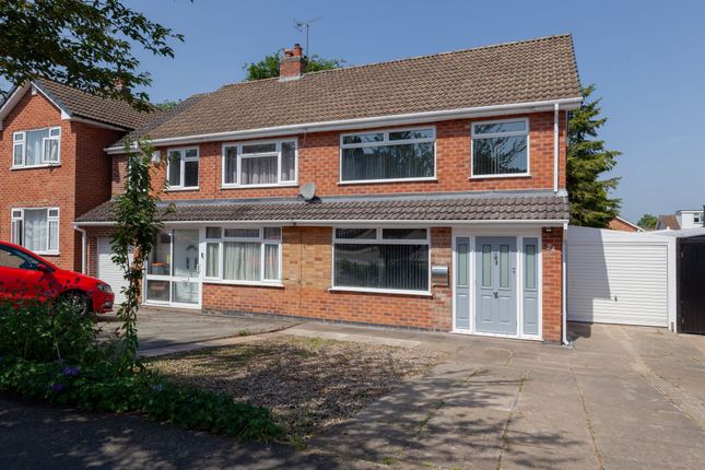 3 bed property, in Fairstone Hill, £355,000