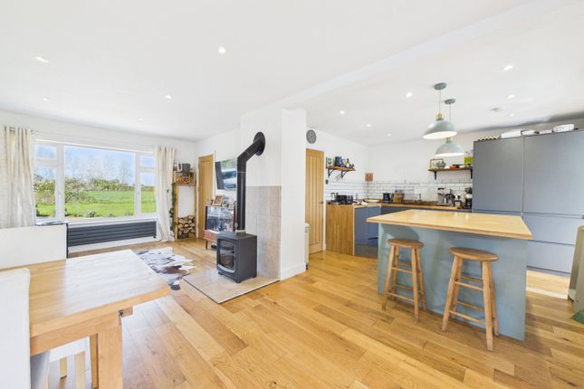 3 bed property, in Anchor Corner, £375,000