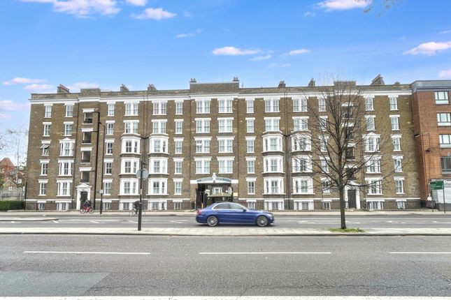 4 bed property, in Old Kent Road, £370,000