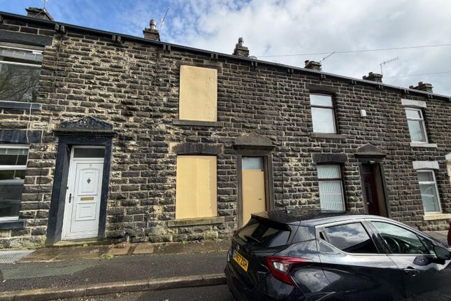 2 bed property, in North Road, £125,000