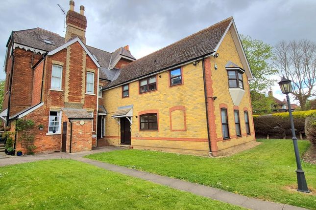 Studio, in Flat 3 Spenser House, £180,000