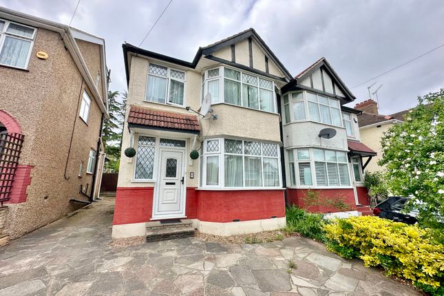 3 bed property, in Lynton Avenue, £595,000