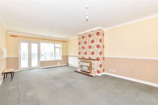 3 bed property, in Queens Fields West, £400,000