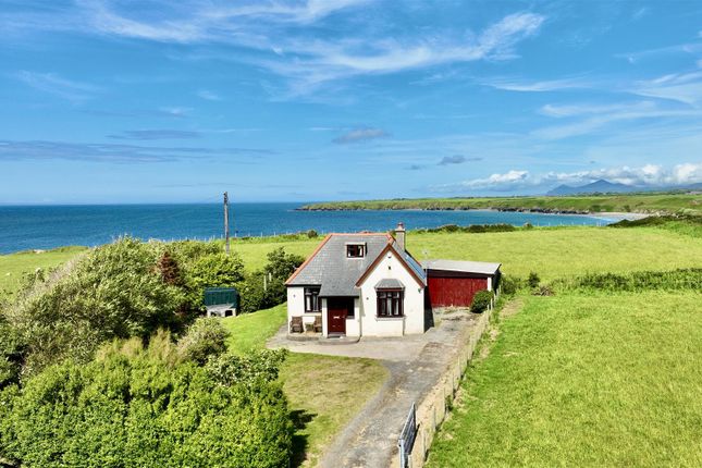 3 bed property, in Llangwnadl, £300,000