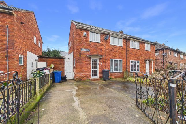 2 bed property, in West Avenue, £115,000