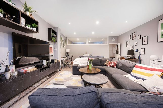 3 bed property, in Calvin Street, £650,000