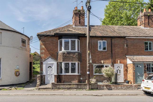 2 bed property, in High Street, £200,000