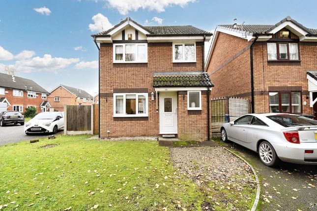 3 bed property, in Hatherop Close, £290,000
