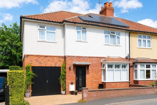 4 bed property, in Slingsby Grove, £495,000