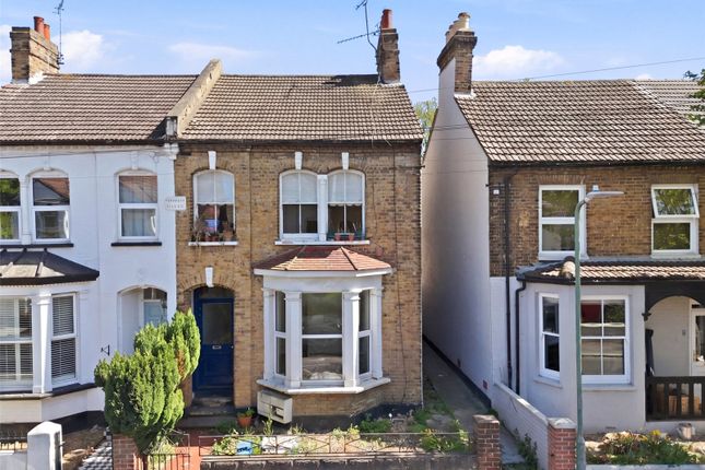 2 bed property, in Hadleigh Road, £225,000