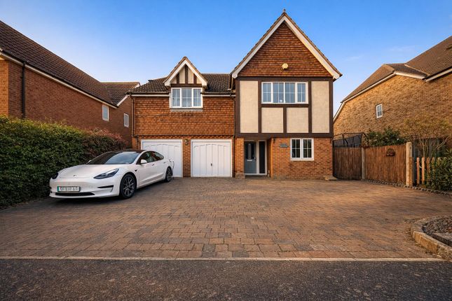 5 bed property, in Mandarin Lane, £600,000