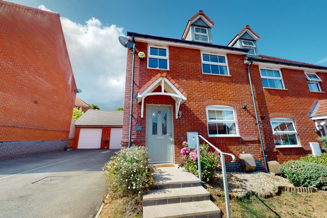 3 bed property, in Ashtree View, £350,000