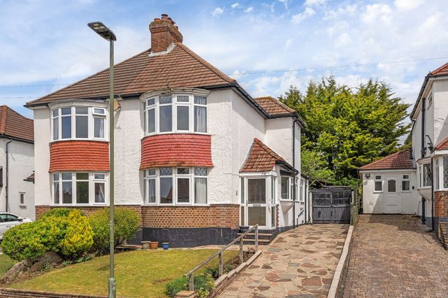 2 bed property, in Warren Drive, £550,000