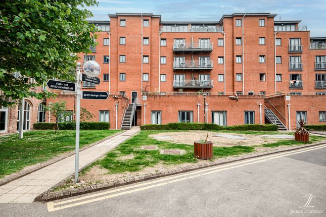 2 bed property, in Newhall Court, £155,000