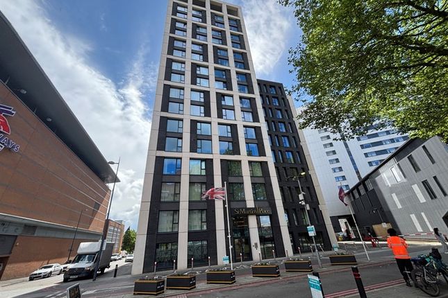 2 bed property, in Broad Street, £159,000