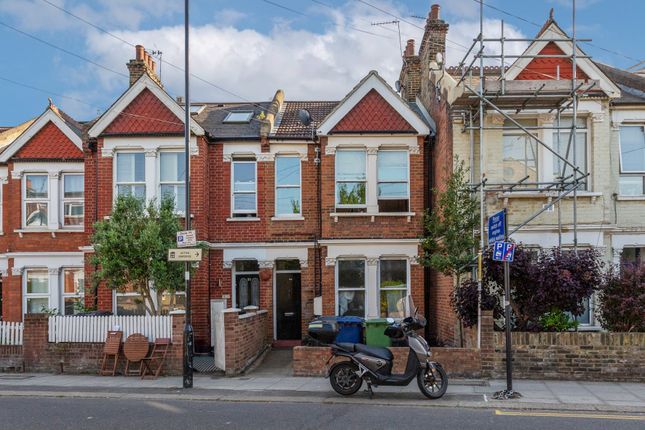 2 bed property, in Bollo Lane, £300,000